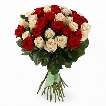 Букет из 51 красной и белой розы